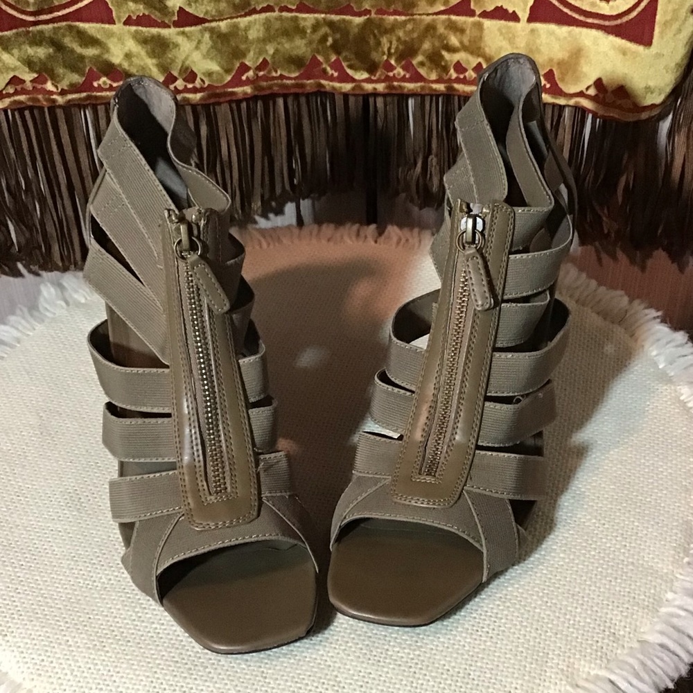 INC. NWOB heeled sandals 11M